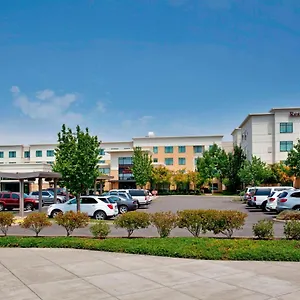 By Marriott Airport At Cascade Station *** Портленд